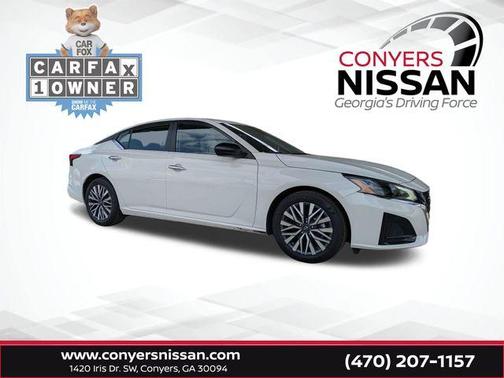 Glacier White 2025 Nissan Altima SV