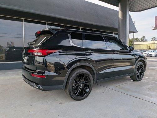 2022 Mitsubishi Outlander SE