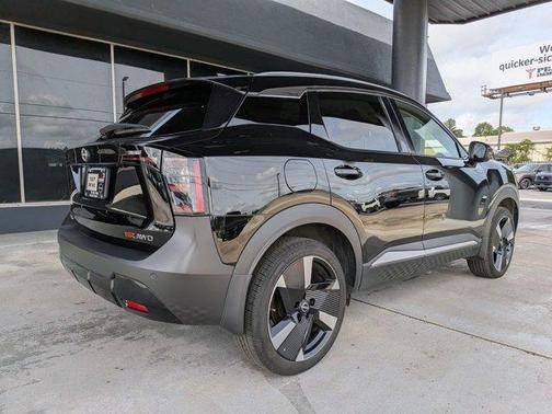 Super Black 2025 Nissan Kicks SR