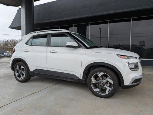 2024 Hyundai VENUE SEL