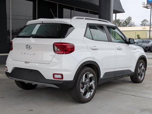 2024 Hyundai VENUE SEL