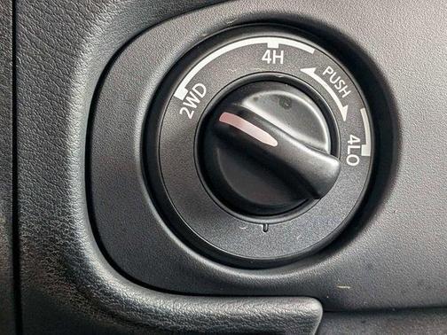 2024 Nissan Frontier SL