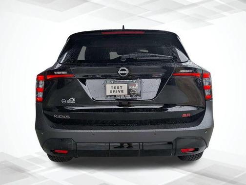 Super Black 2026 Nissan Kicks SR