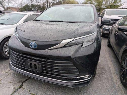 2024 Toyota Sienna XLE