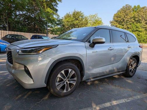 Celestial Silver Metallic 2021 Toyota Highlander Hybrid XLE