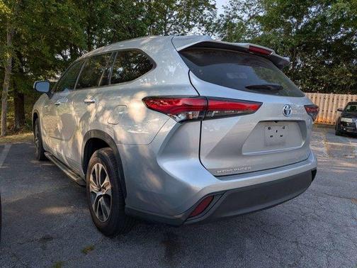 Celestial Silver Metallic 2021 Toyota Highlander Hybrid XLE