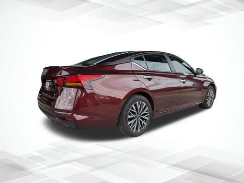 Garnet Pearl 2025 Nissan Altima SV