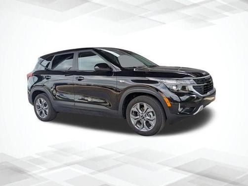 Black 2026 Kia Seltos LX