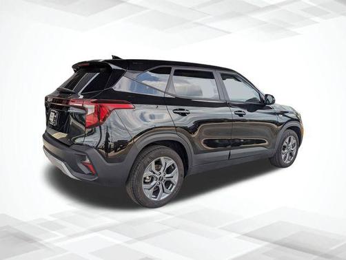Black 2026 Kia Seltos LX