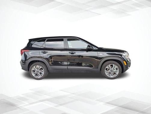 Black 2026 Kia Seltos LX