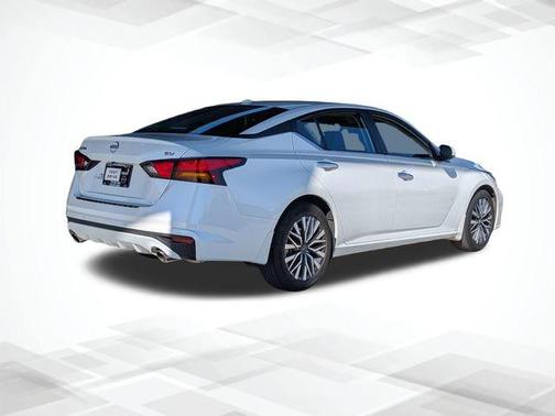 White 2023 Nissan Altima 2.5 SV