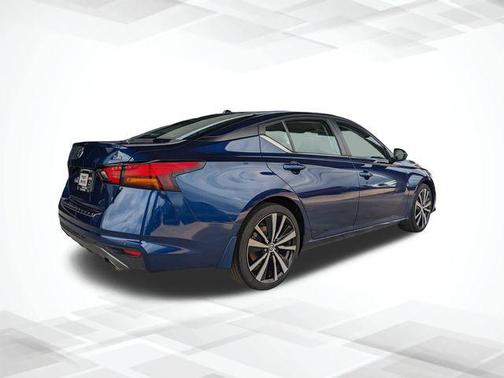 2021 Nissan Altima SR FWD