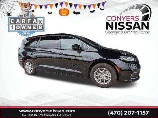 Diamond Black 2026 Chrysler Pacifica Select