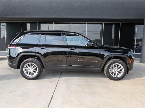 Diamond Black 2023 Jeep Grand Cherokee Laredo