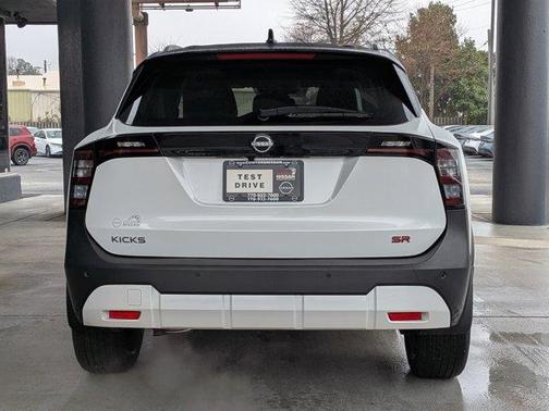 2025 Nissan Kicks SR