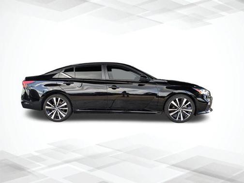 2022 Nissan Altima SR FWD