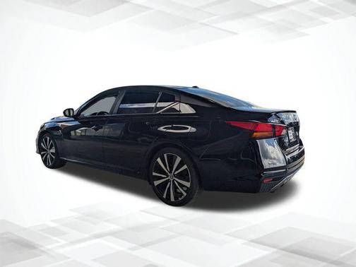 2022 Nissan Altima SR FWD