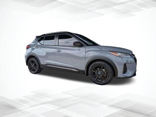 Boulder Gray Metallic 2024 Nissan Kicks SR
