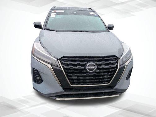 Boulder Gray Metallic 2024 Nissan Kicks SR