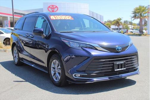 2024 Toyota Sienna XLE 8 Passenger