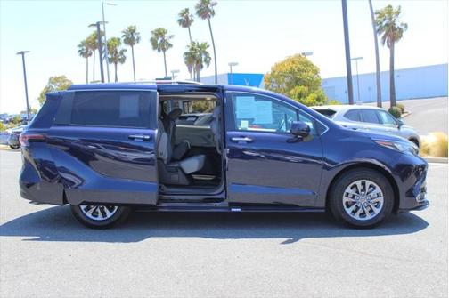 2024 Toyota Sienna XLE 8 Passenger