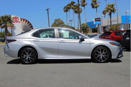 2022 Toyota Camry SE