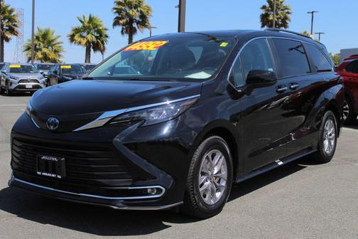 2024 Toyota Sienna XLE 8 Passenger