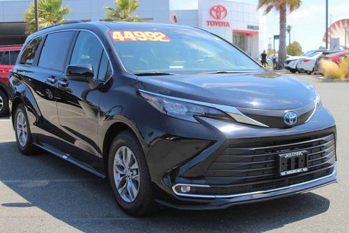 2024 Toyota Sienna XLE 8 Passenger