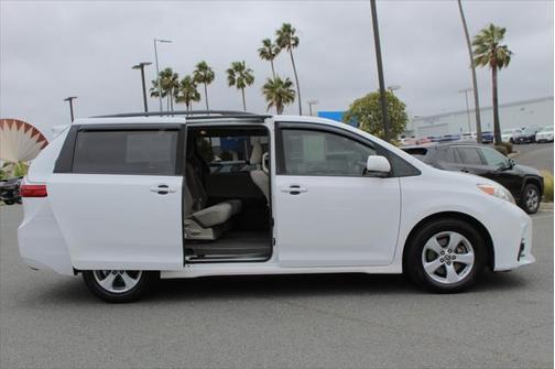2020 Toyota Sienna LE