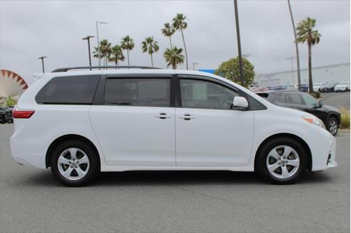 2020 Toyota Sienna LE