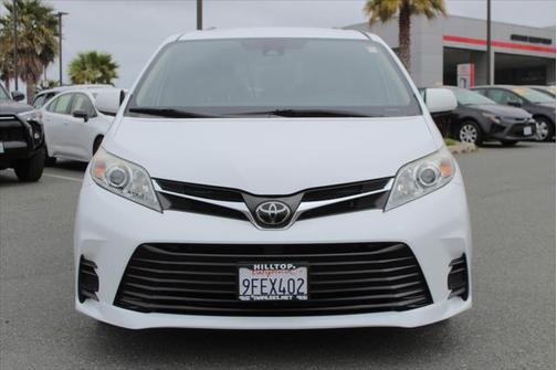 2020 Toyota Sienna LE