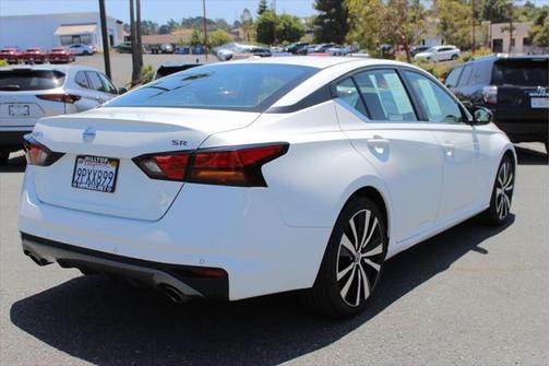 2022 Nissan Altima SR FWD