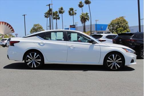2022 Nissan Altima SR FWD