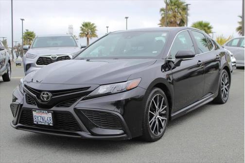 2022 Toyota Camry SE