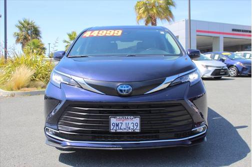 2023 Toyota Sienna XLE 8 Passenger