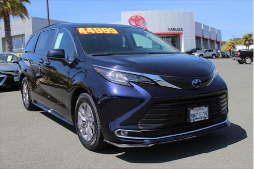 2023 Toyota Sienna XLE 8 Passenger