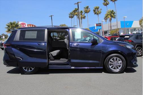2023 Toyota Sienna XLE 8 Passenger