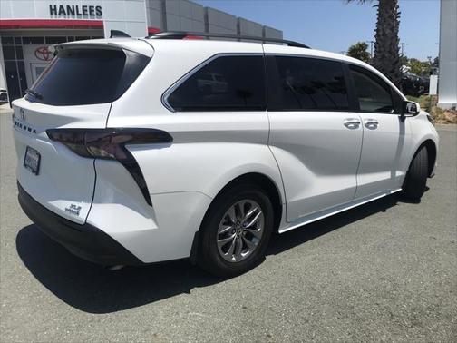 2024 Toyota Sienna XLE 8 Passenger
