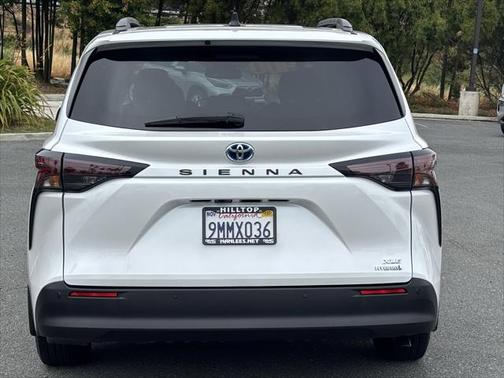2024 Toyota Sienna XLE 8 Passenger
