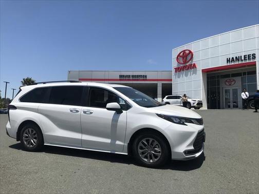 2024 Toyota Sienna XLE 8 Passenger