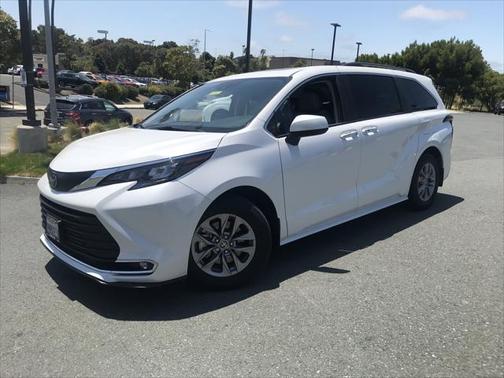 2024 Toyota Sienna XLE 8 Passenger