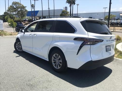 2024 Toyota Sienna XLE 8 Passenger