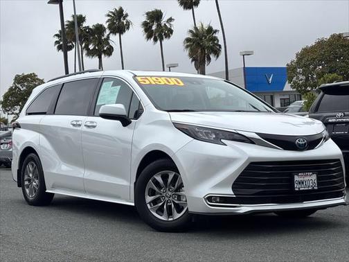 2024 Toyota Sienna XLE 8 Passenger