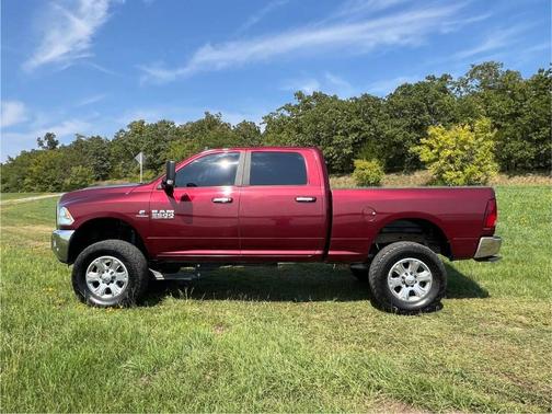 2017 RAM 2500 Big Horn Crew Cab 4x4 6'4' Box