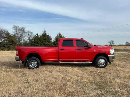 2023 RAM 3500 Tradesman Crew Cab 4x4 8' Box
