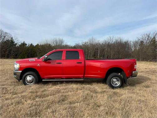 2023 RAM 3500 Tradesman Crew Cab 4x4 8' Box