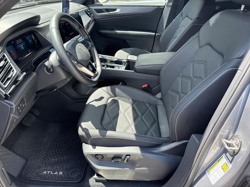 '' 2025 Volkswagen Atlas Cross Sport 2.0T SE w/Technology