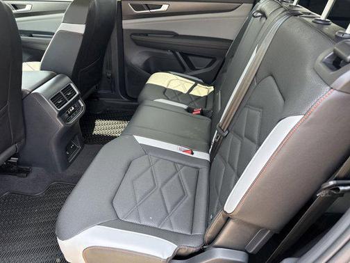 2025 Volkswagen Atlas 2.0T Peak Edition
