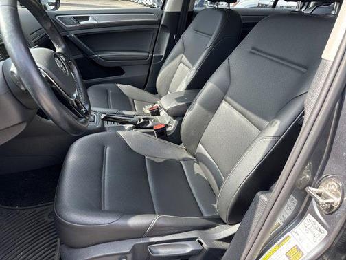 2017 Volkswagen Golf Alltrack TSI S