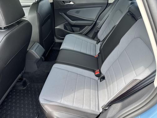 '' 2025 Volkswagen Jetta 1.5T SE